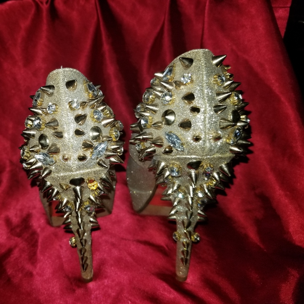 Posh Heels - Picture 2 of 3